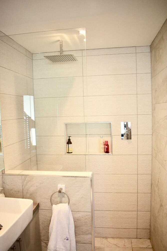 Фото Modern 3 Bedroom House With Stunning Views