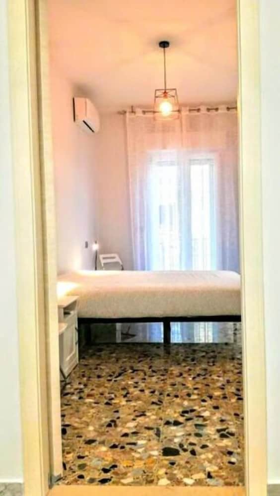 Фото Dimora Mastcarrir - Moderne camere in centro