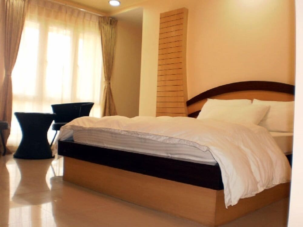 Фото Hotel Hilltop International