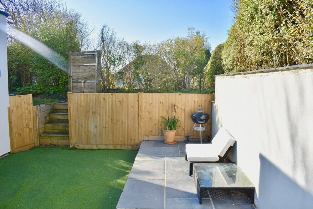 Фото Modern 3 Bedroom House With Stunning Views