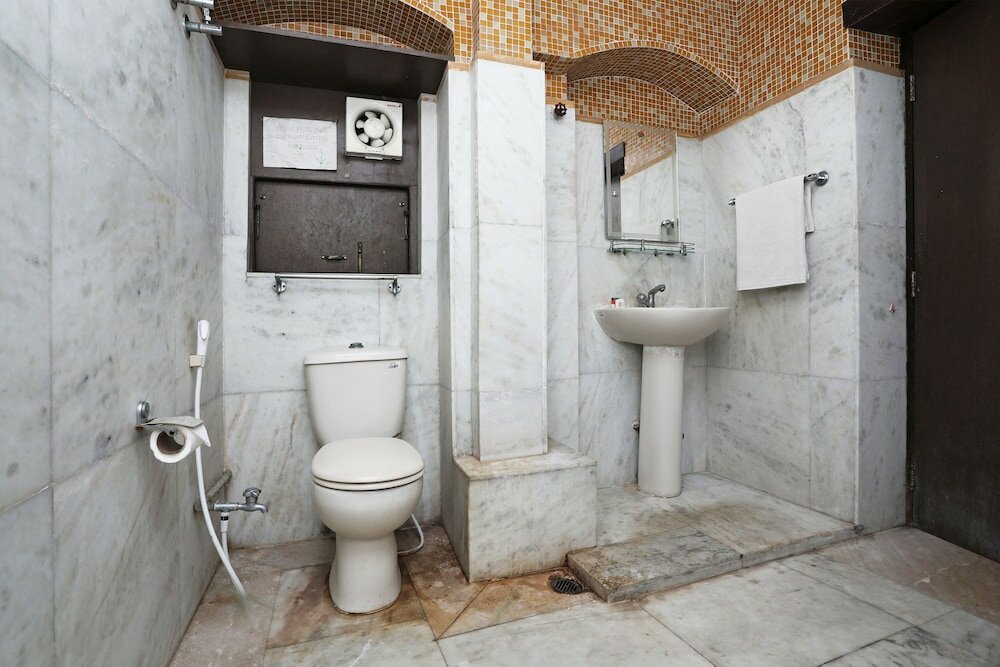 Фото Oyo 24073 Hotel Hari Darshan