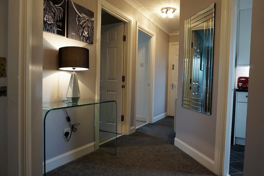 Фото Large Apartment Gla Airport