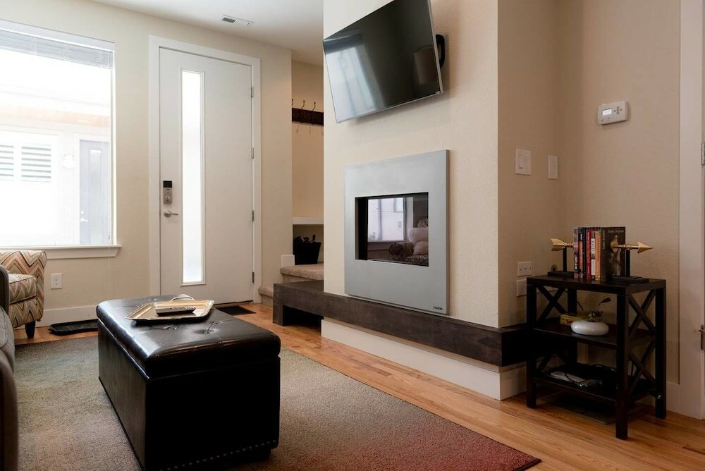 Фото The Mile High Townhome Walk to the Stadium