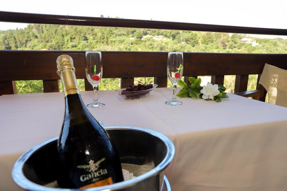 Фото Bastas Hotel & Studios