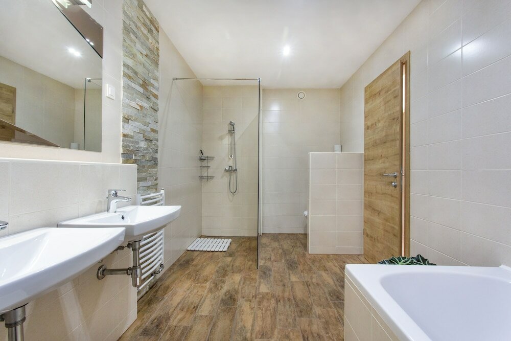 Фото Domovoj Apartments and Rooms