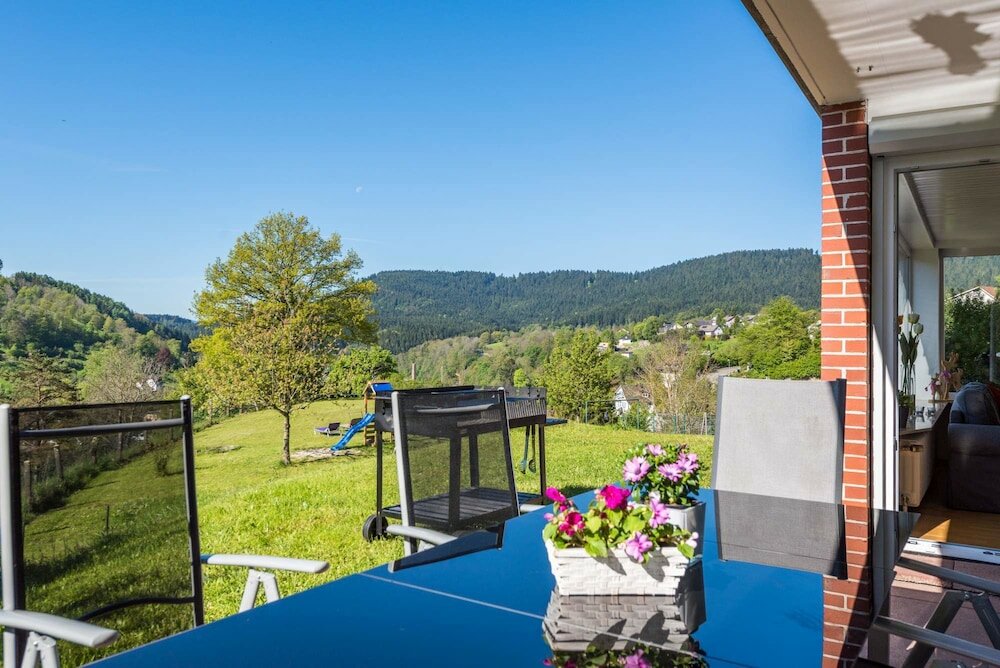 Фото Traum-Ferienhaus auf der Burghalde