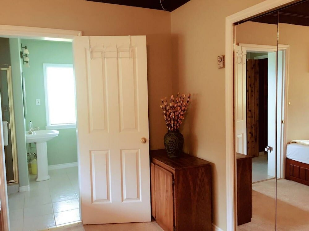 Фото A - Large Coastal Retreat