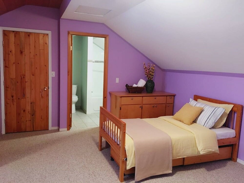 Фото A - Large Coastal Retreat