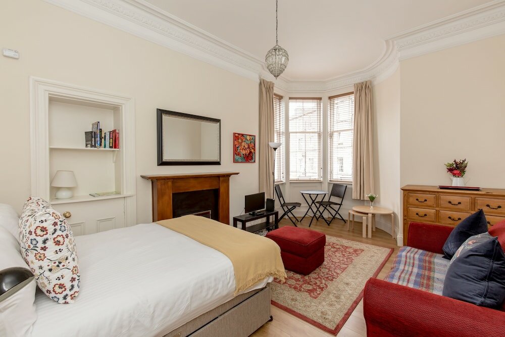 Фото Silver Lining Lochrin Terrace Apartment