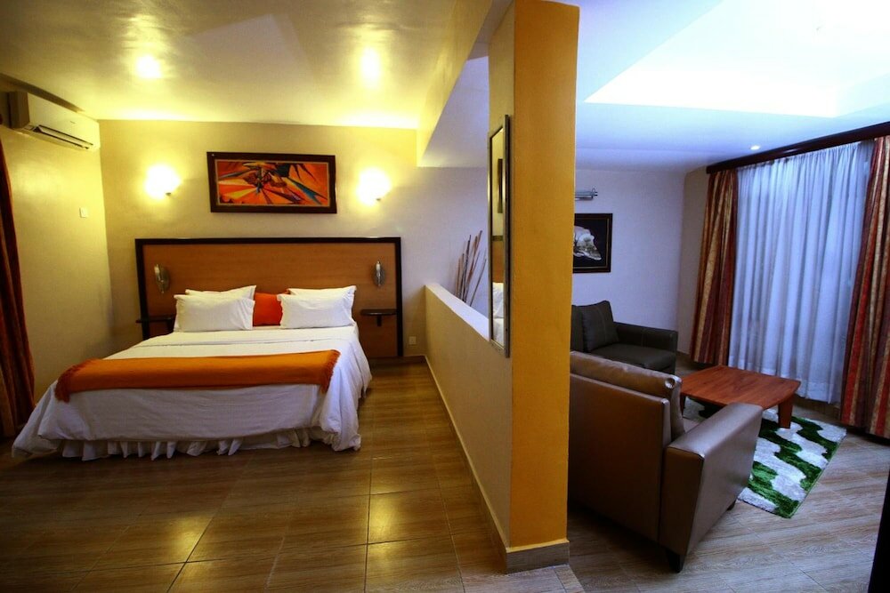 Фото La Cour Hotel Apartments