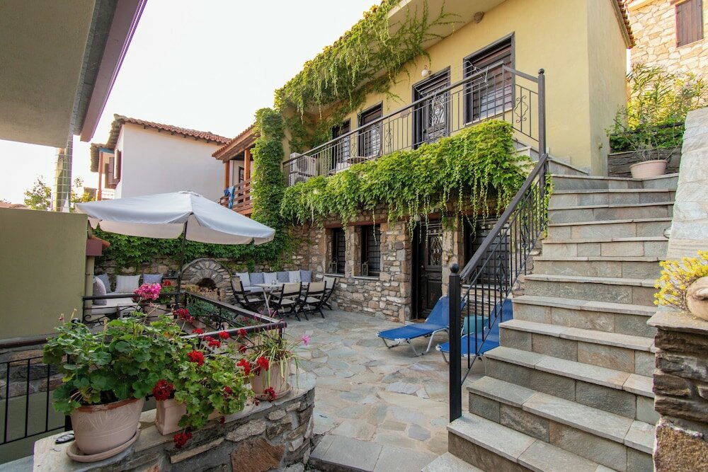 Фото Oreiades Parthenon