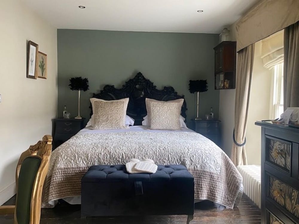 Фото The New White Lion