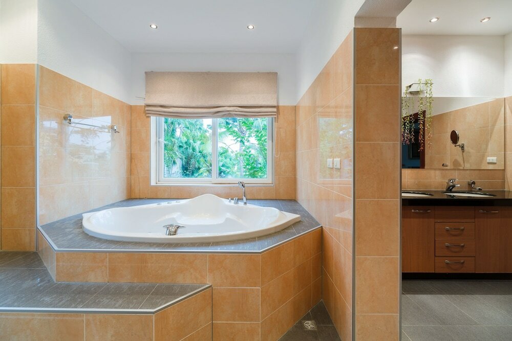 Фото Stunning Luxury Golf and Pool Villas