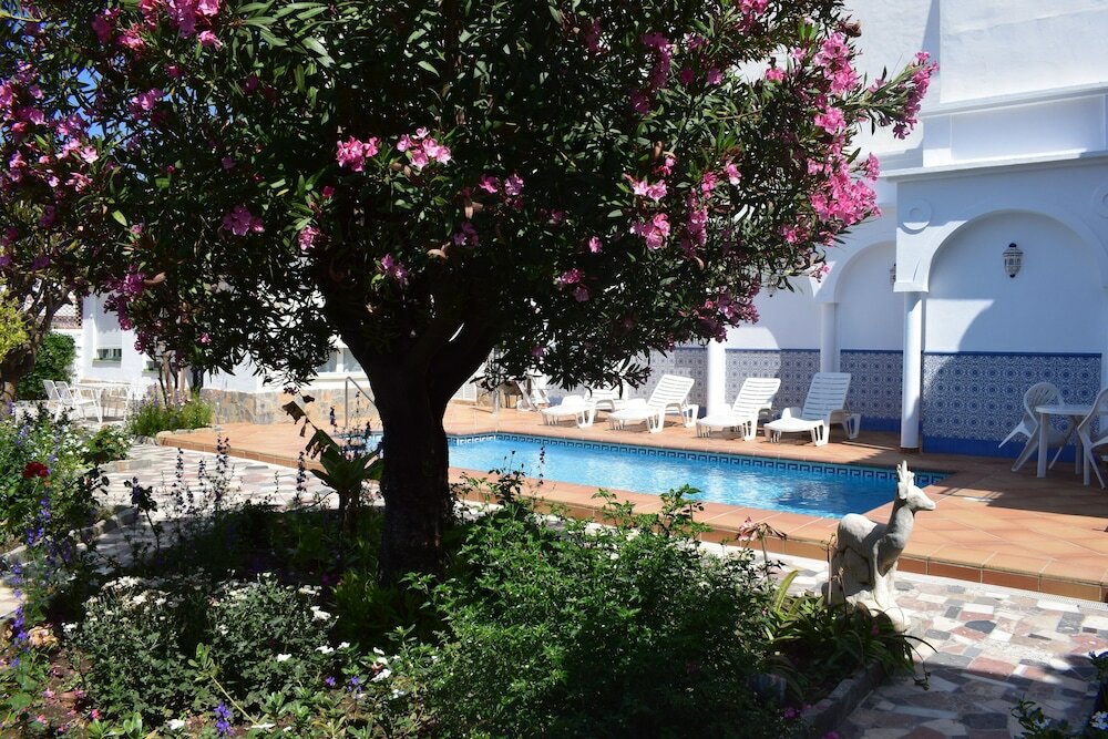 Фото Apartamentos El Jardin