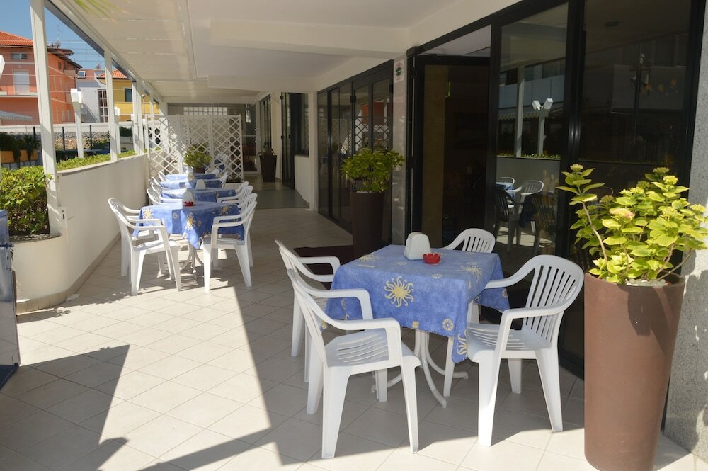 Фото Hotel Karin