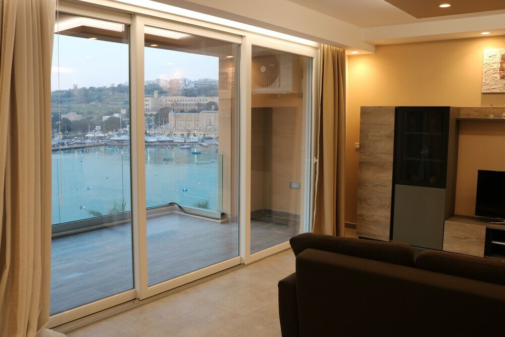 Фото Seaside Apartment