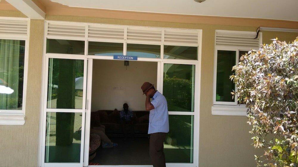 Фото United Motel Entebbe