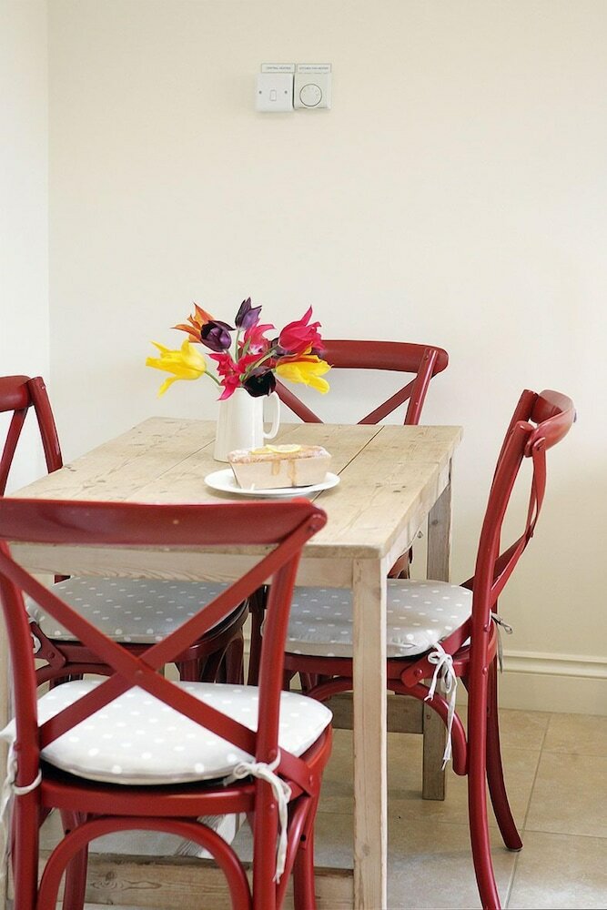 Фото Little Scarlet