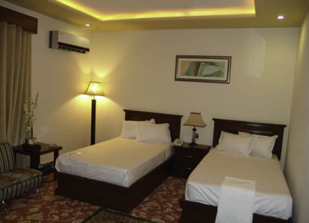 Фото Raj One Hotel