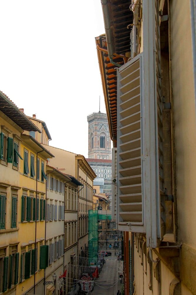 Фото Spacious 4bd Apt Near the Duomo