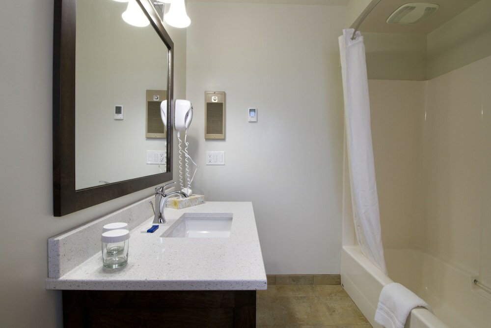 Фото Swiss Chalet Motel