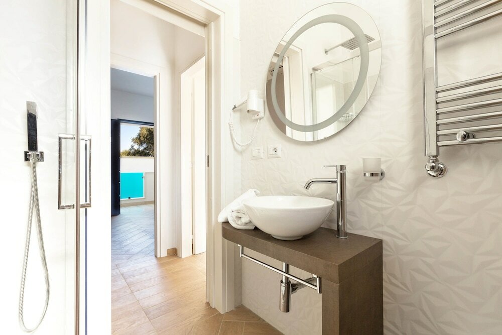 Фото Absolute Suite Apartments