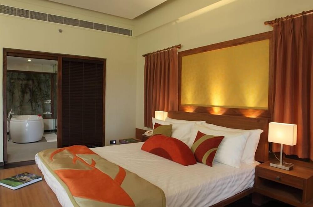 Фото Gulmohar Greens - Golf & Country Club