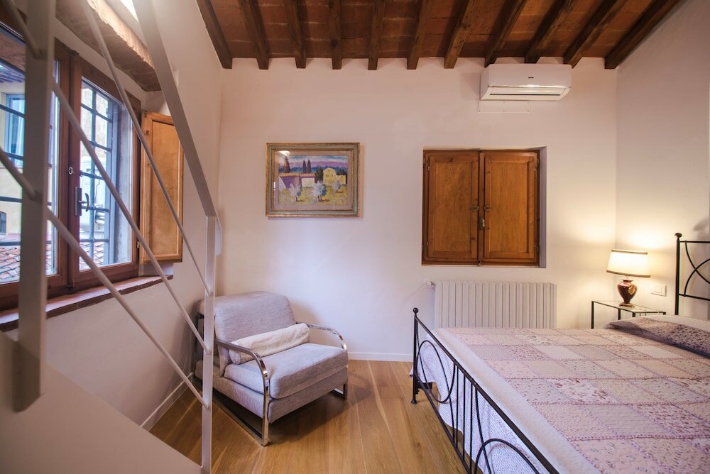 Фото Central Location in Florence Inviting 3bd Apt