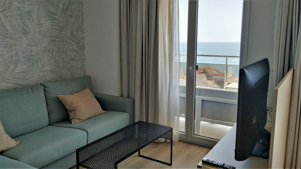 Фото Ahoy Apartments