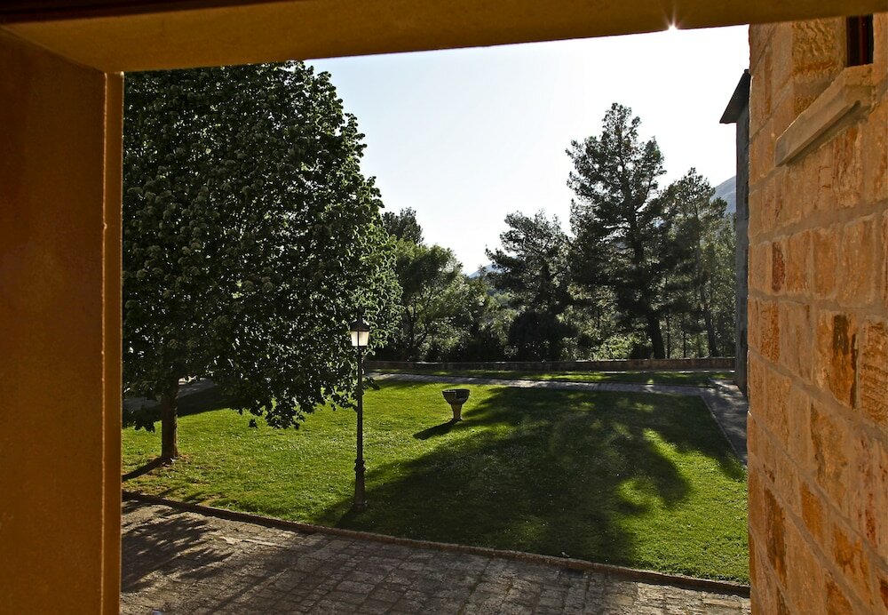 Фото Hotel Monasterio de Leyre