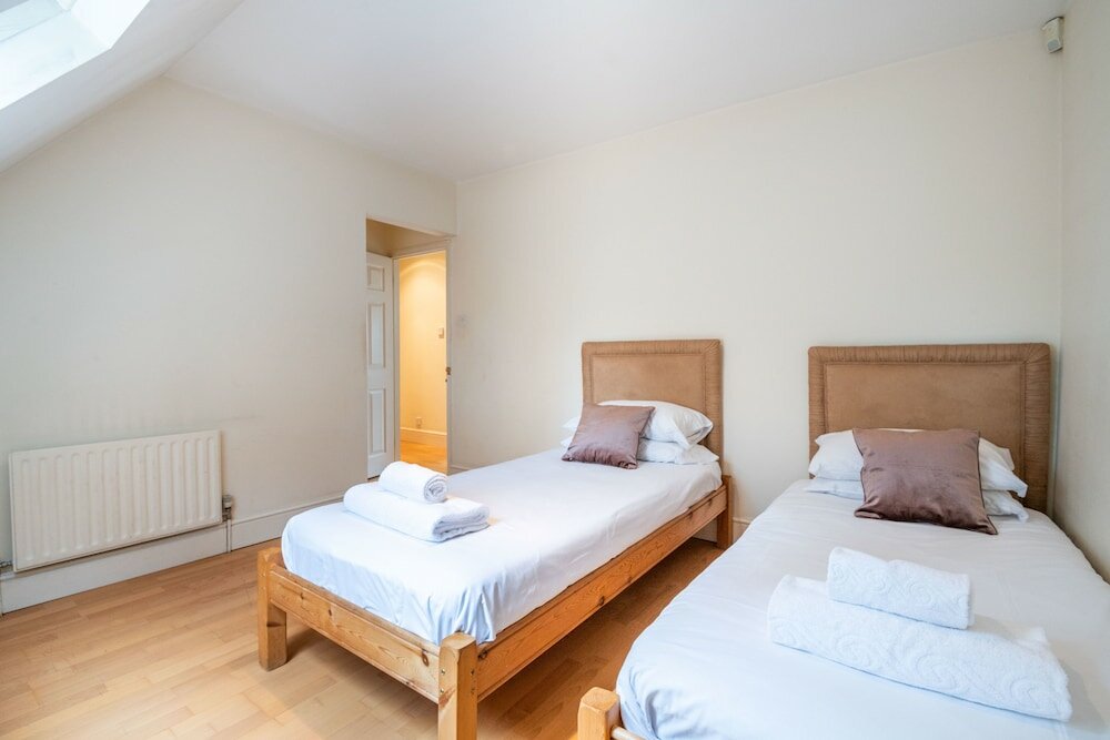 Фото Charming Wimbledon Park Home close to Putney Heath