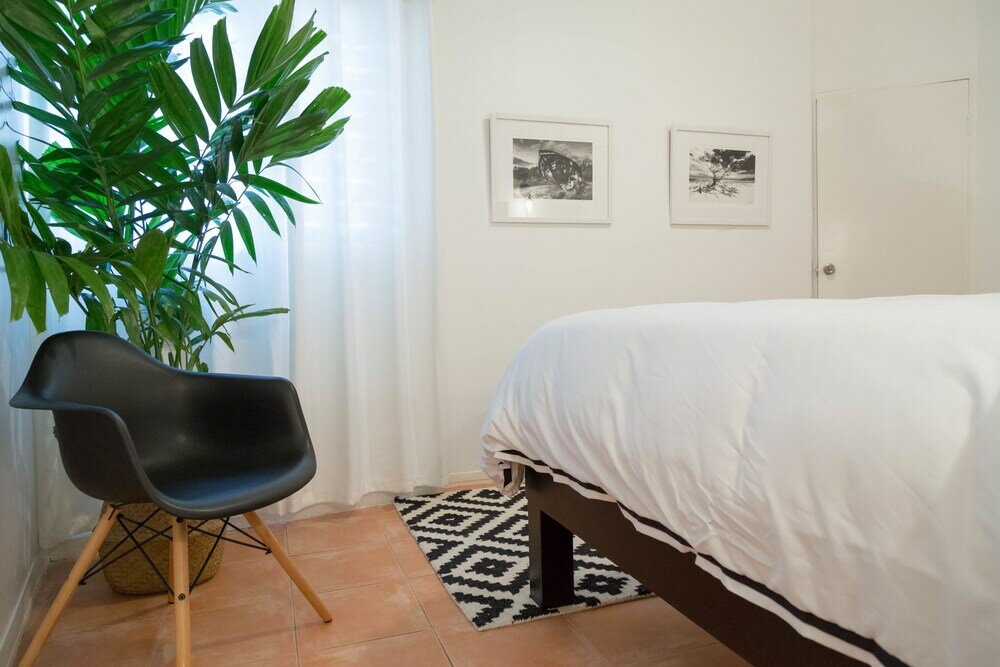 Фото Renovated Apt. Walk to Marley Museum