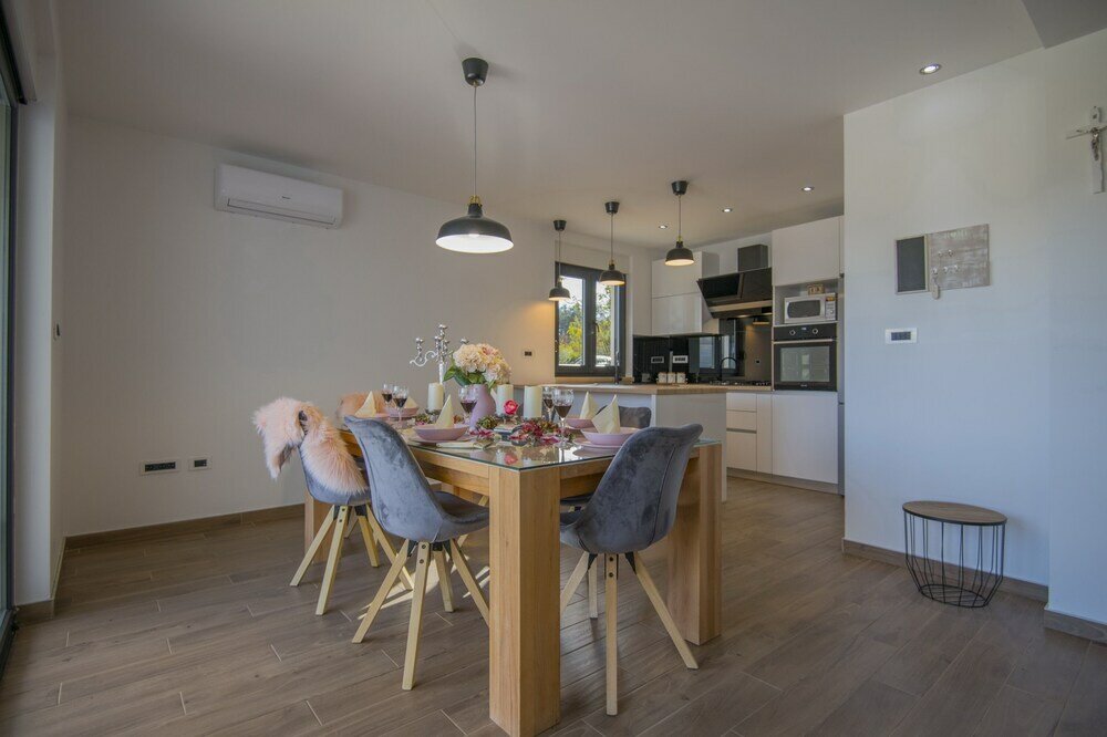 Фото Holiday House Luxury