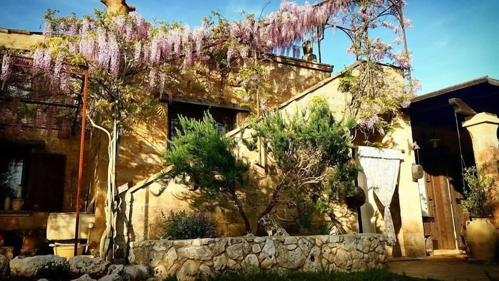 Фото Masseria Borgo del Gallo