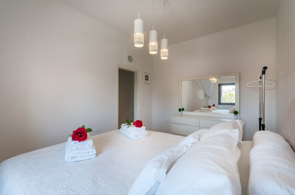 Фото Full Option 7People Terrace-Lift-Parking