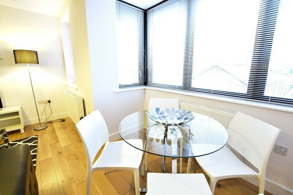 Фото Roomspace Apartments -Kirk Court