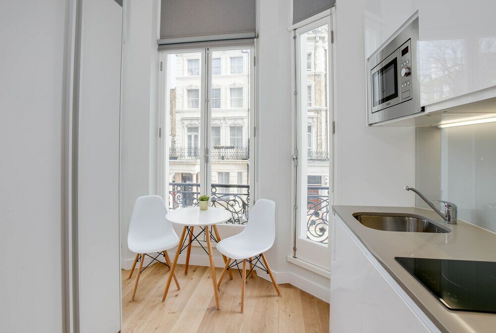 Фото Cromwell Serviced Apartment