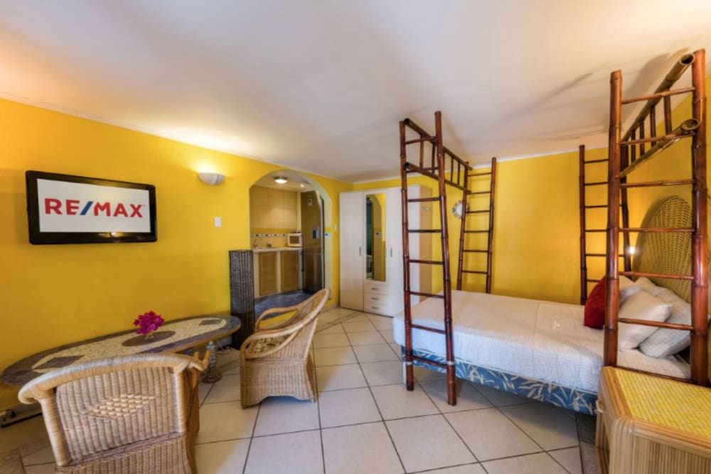 Фото Sunflower Villa Studios by Cmd