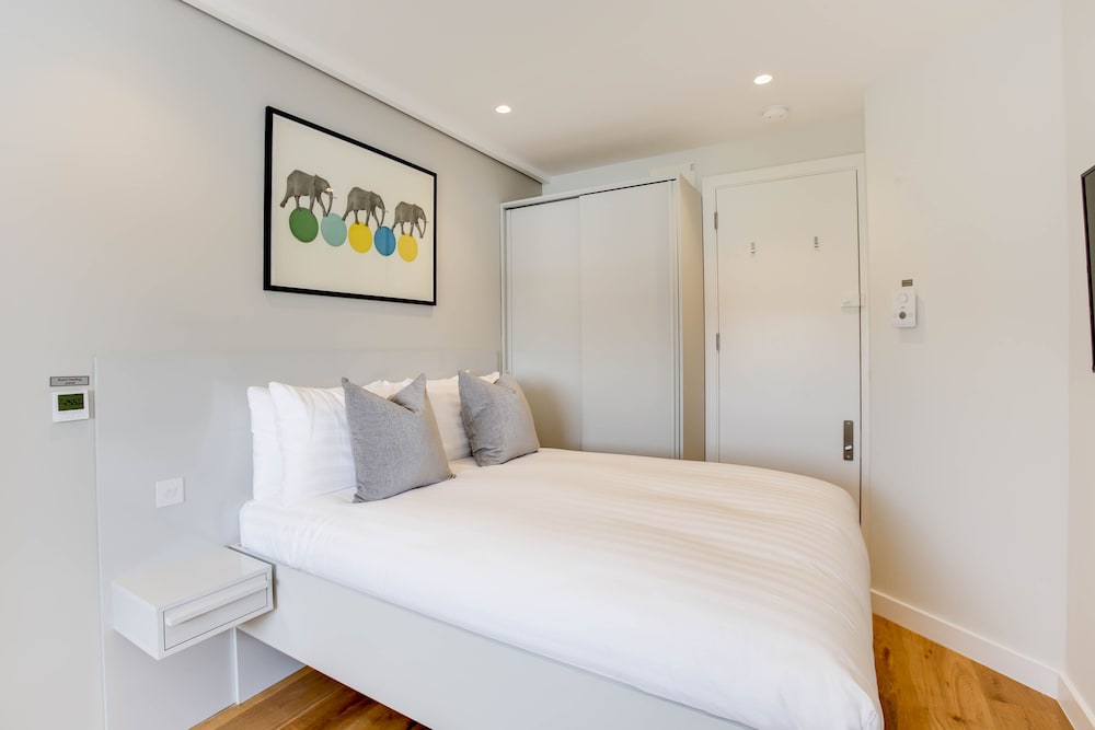 Фото Cromwell Serviced Apartment