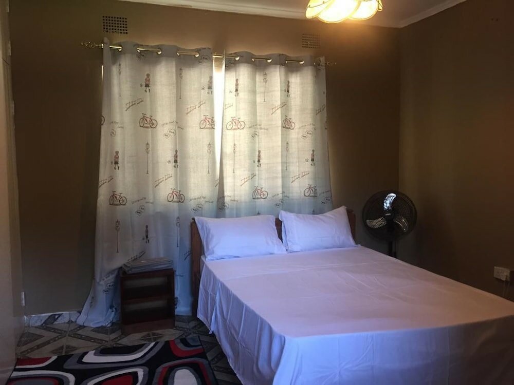 Фото Hooters Lodge