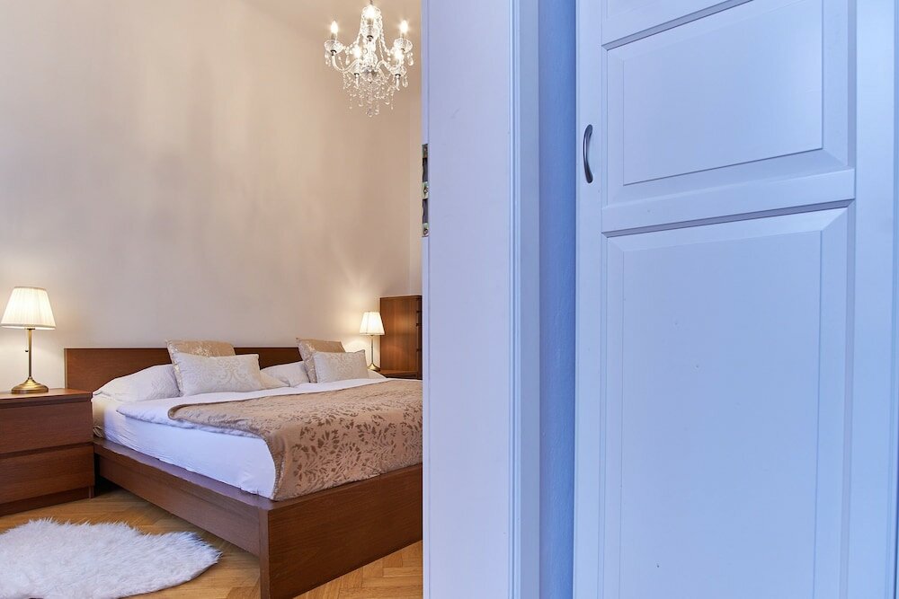 Фото Old Town Square Royal Apartment