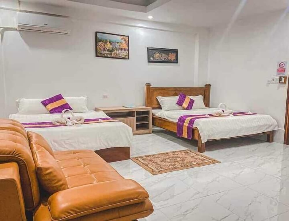 Фото NuttyPhoy Hotel