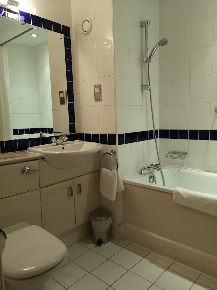 Фото The Tudor Hotel