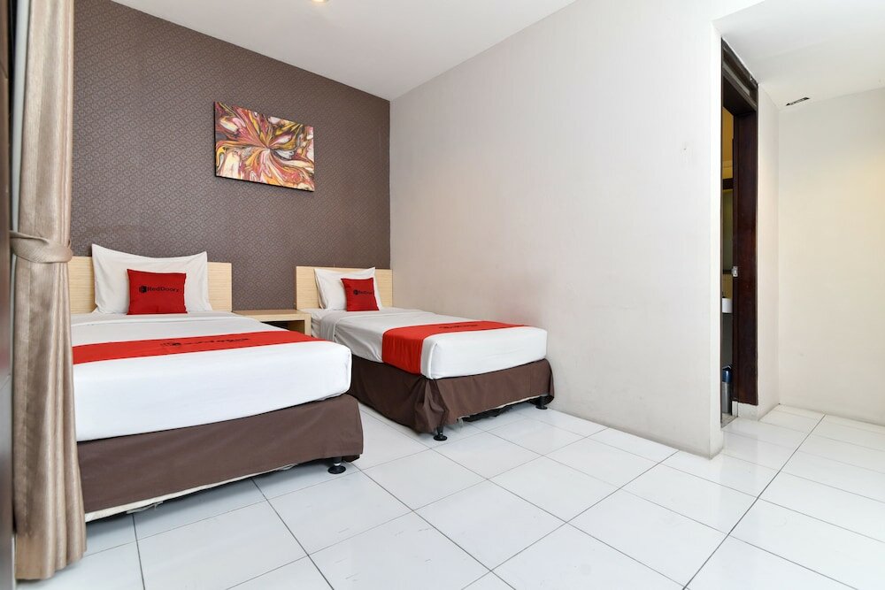 Фото RedDoorz Plus @ Raya Legian