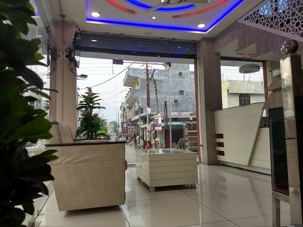 Фото Hotel Reyansh