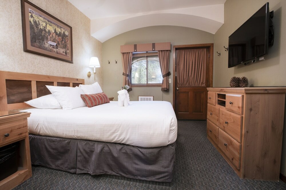 Фото GetAways at Olympic Village Inn