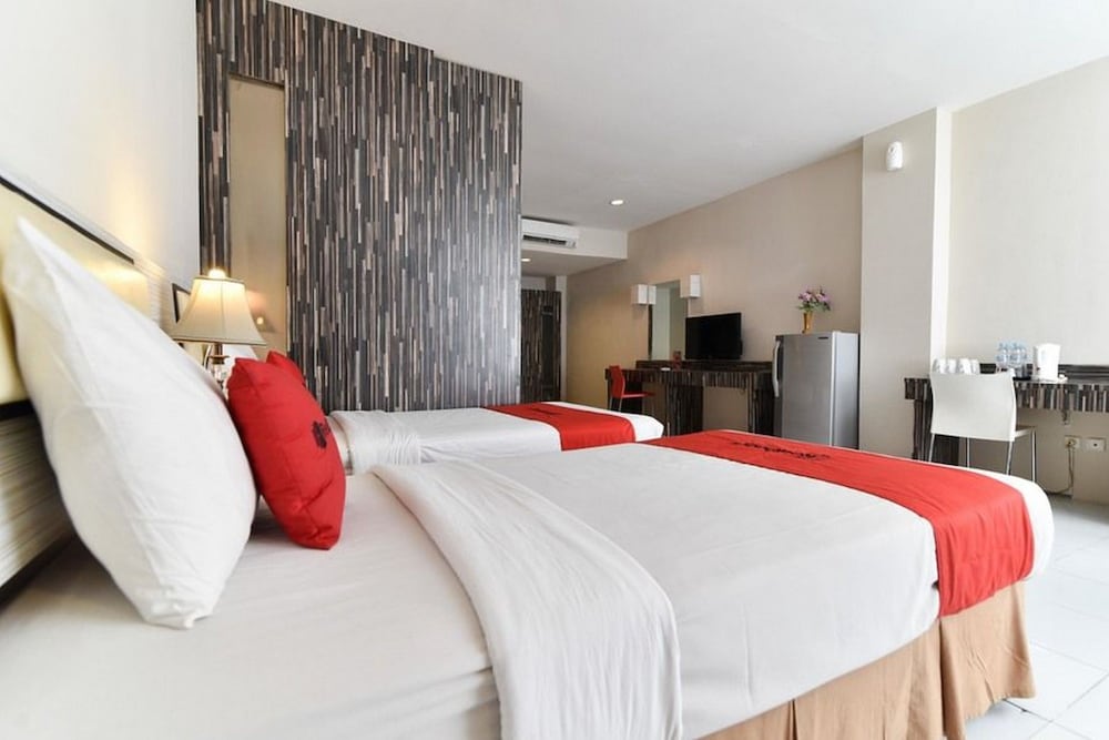 Фото RedDoorz Plus @ Raya Legian