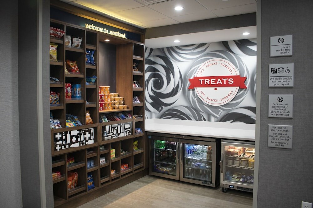 Фото Hampton Inn & Suites Portland West