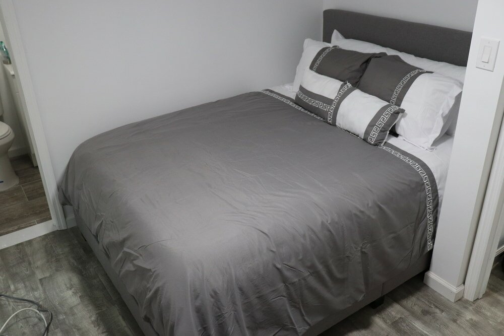 Фото Reynolds House Inn & Motel