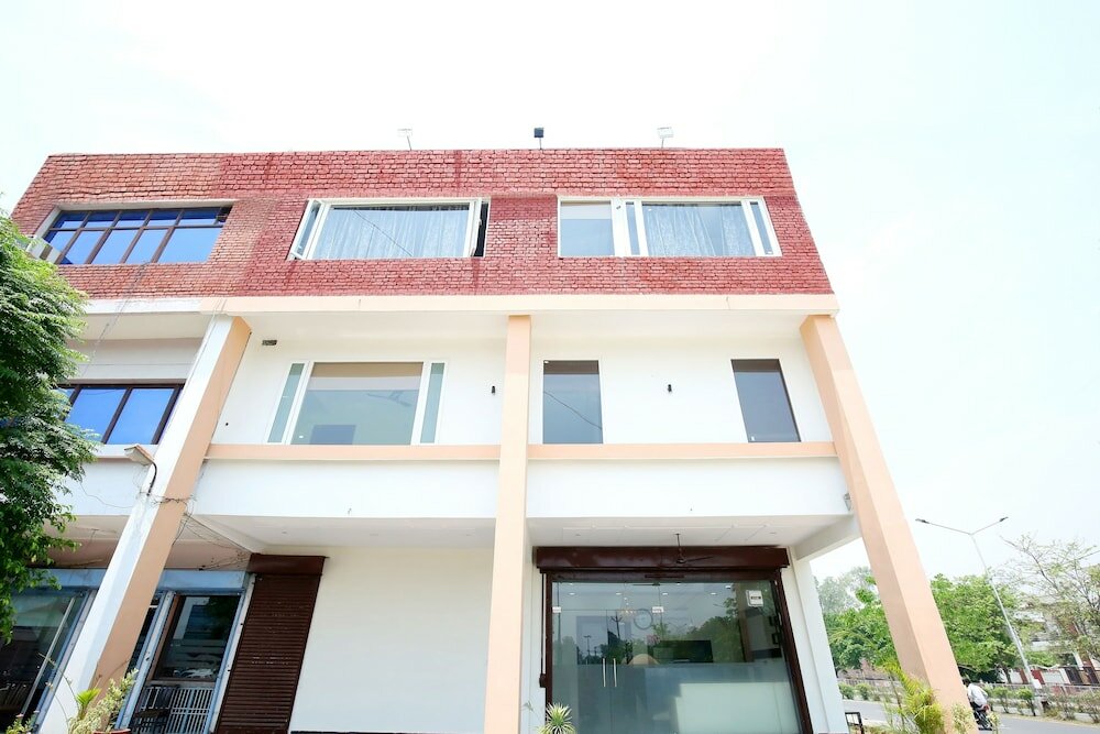 Фото Oyo 40417 Hotel Grand Taj